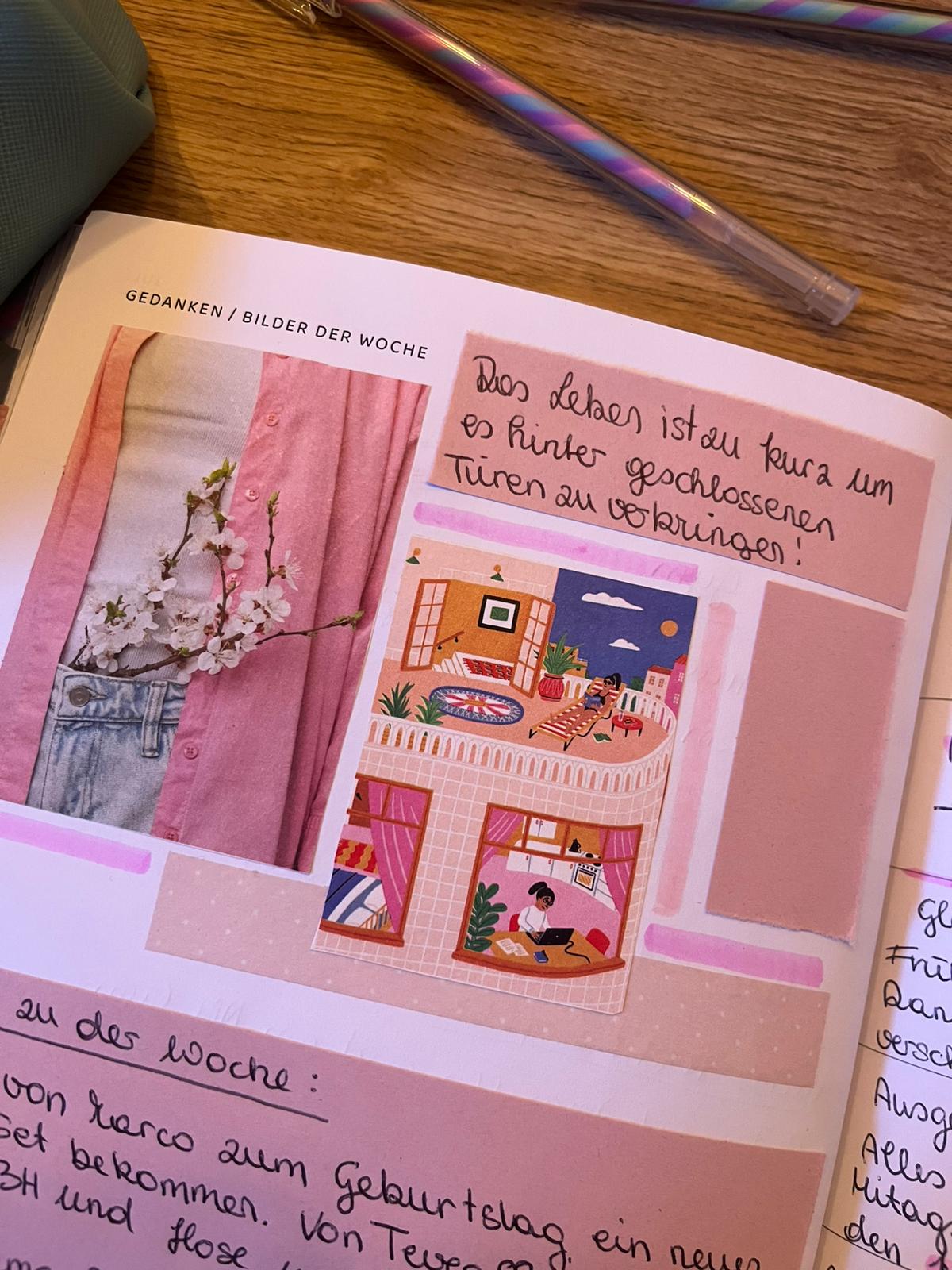 Innenseite des gemütlichen Journals mit Fragen zur Selbstreflexion